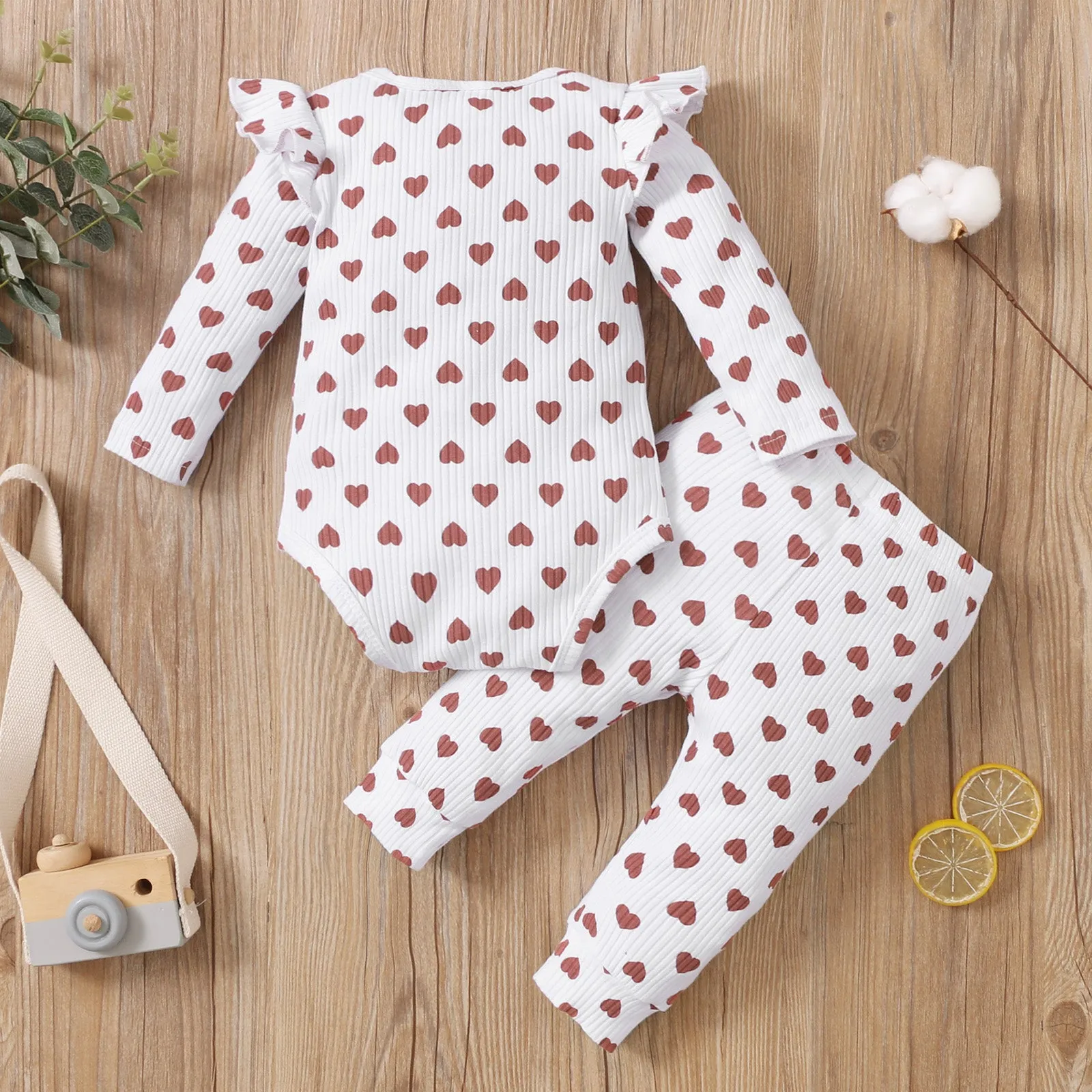 2pcs Cotton All Over Love Heart Print Baby Long-sleeve Ribbed Romper and Pants Set