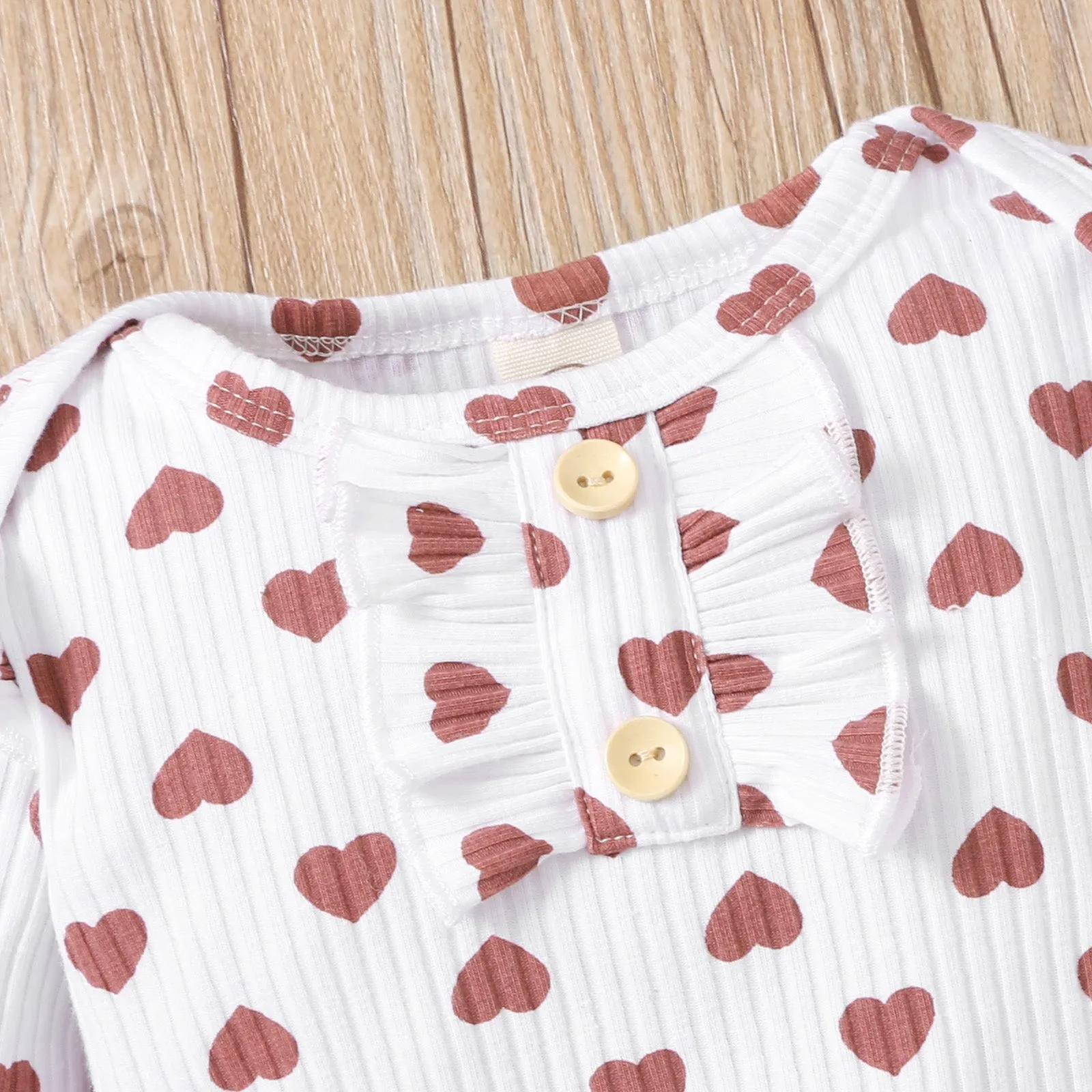 2pcs Cotton All Over Love Heart Print Baby Long-sleeve Ribbed Romper and Pants Set