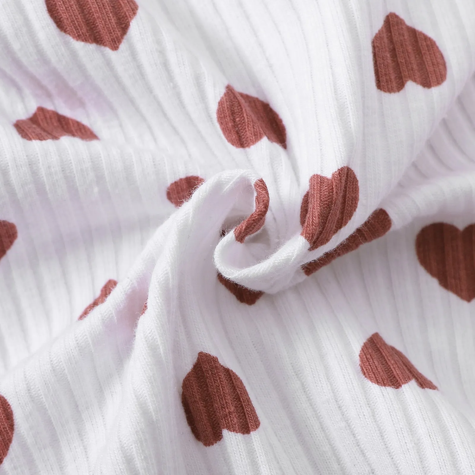 2pcs Cotton All Over Love Heart Print Baby Long-sleeve Ribbed Romper and Pants Set