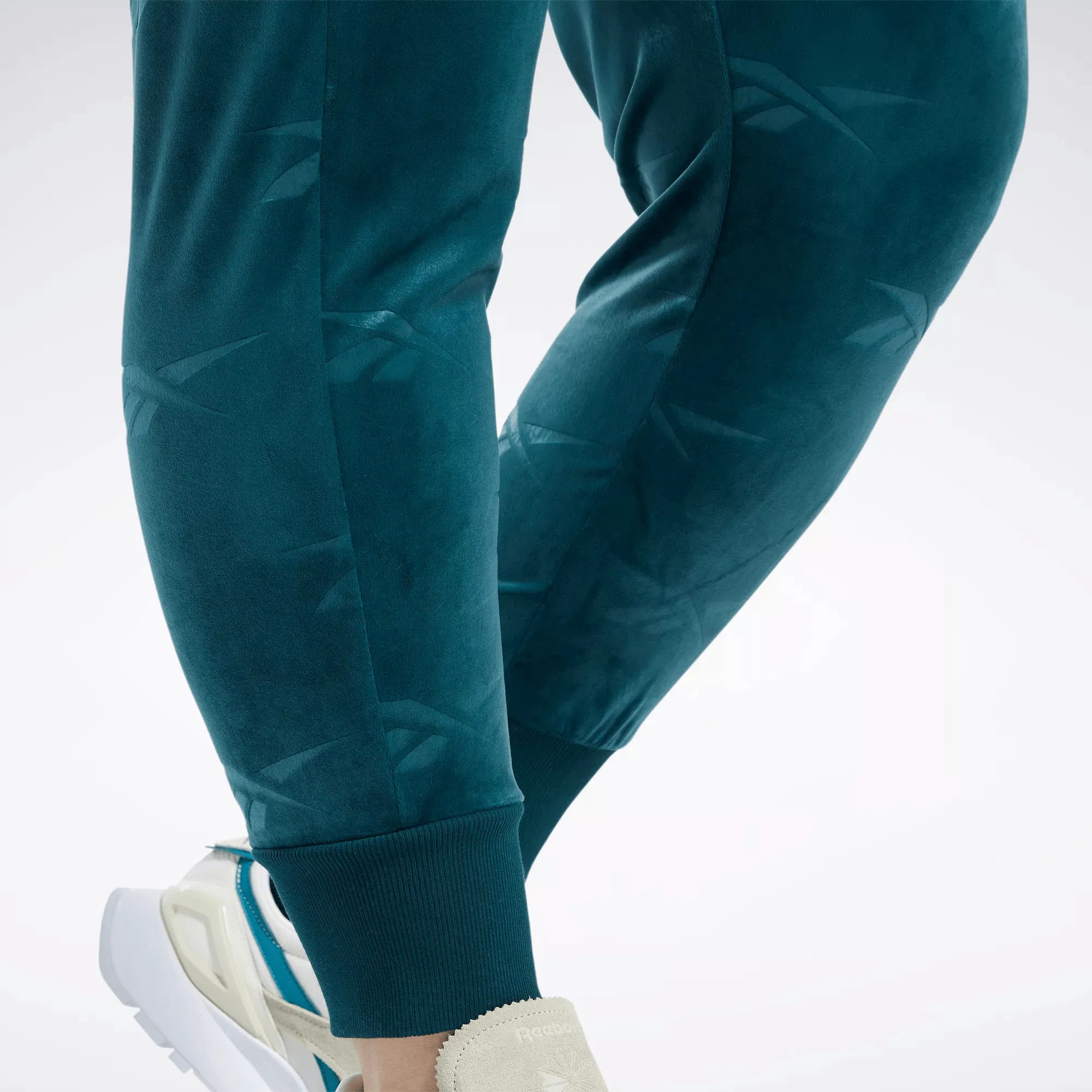 Women's Classics Energy Q4 Velour Pants (Plus Size)